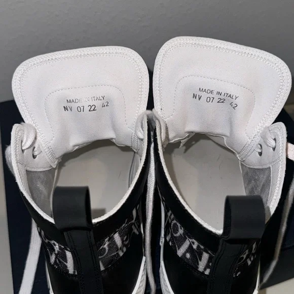 DIOR High-Top Sneakers - Picture 5 of 7